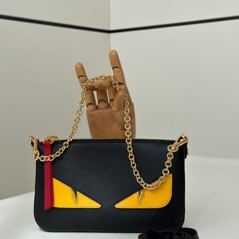 FENDI 柔软的小牛皮 款号 8673
