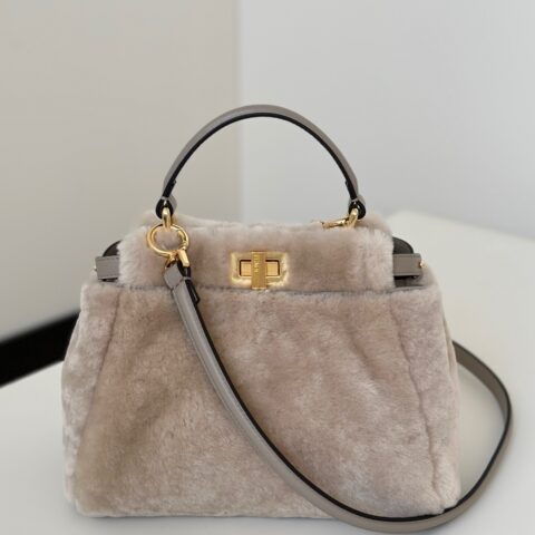 FENDI 全新 羊毛🦙Peekaboo 款号:8696