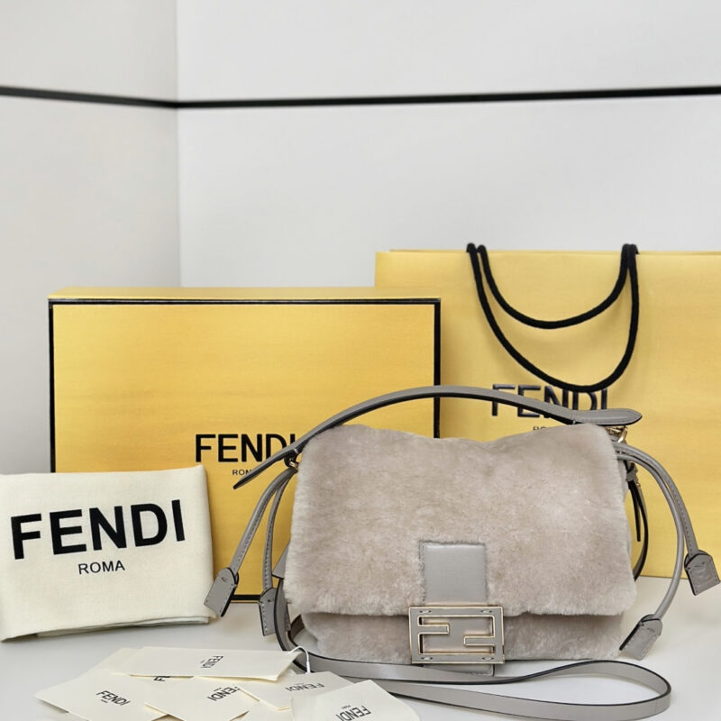 FENDI 全新 羊毛Mamma Baguette 款号 8693s