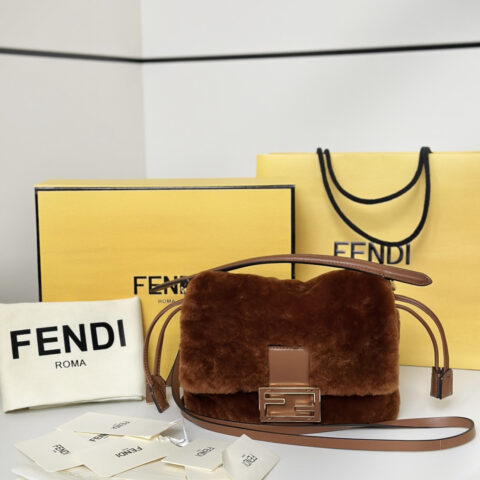 FENDI 全新 羊毛Mamma Baguette 款号 8693s土黄