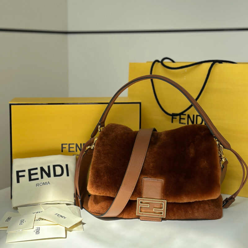 FENDI 全新 羊毛Mamma Baguette 款号 8693L土黄