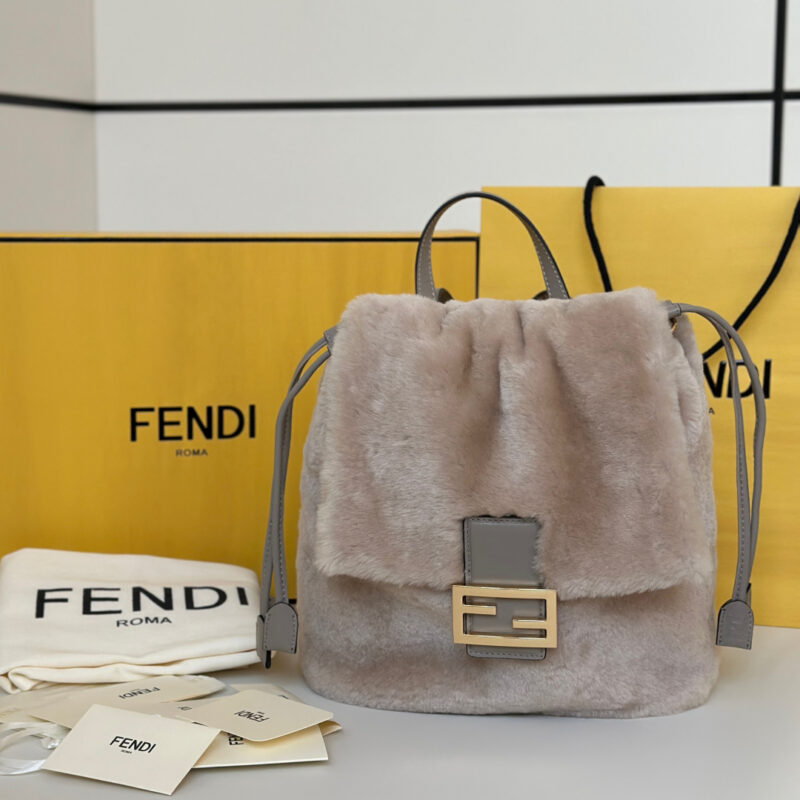 FENDI 新品羊毛🦙双肩包 款号:8695