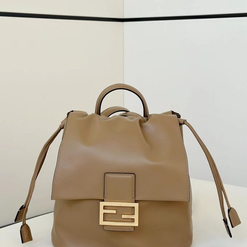 FENDI 一眼沦陷的FENDI新款双肩包 款号 8689