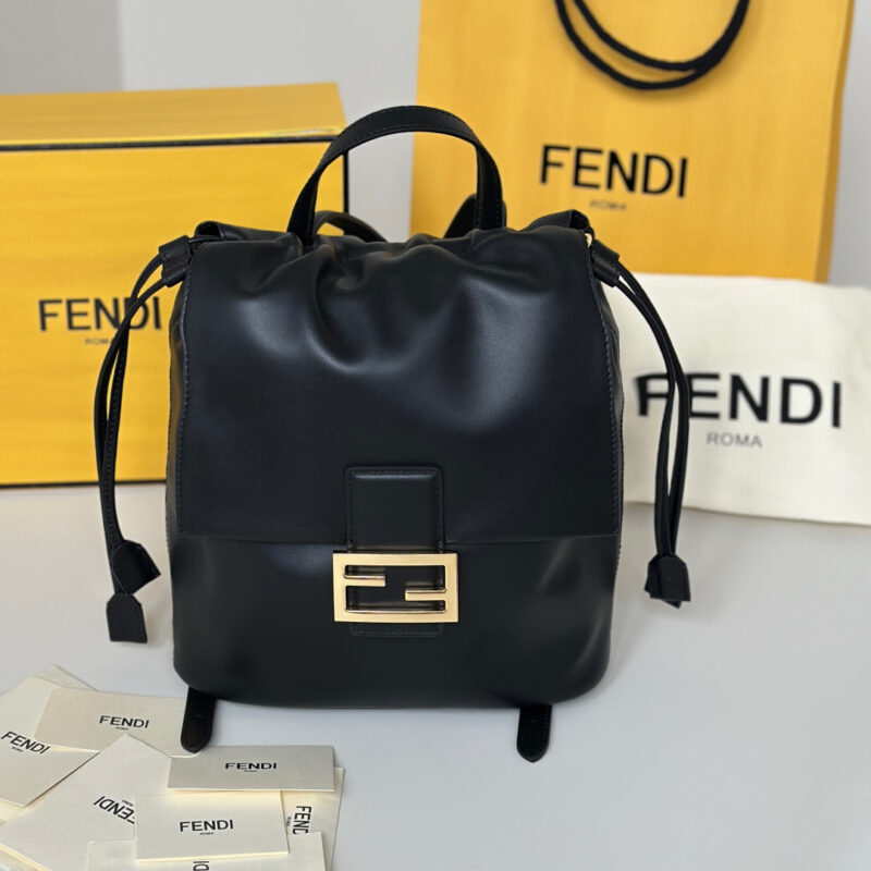 FENDI 一眼沦陷的新款双肩包 款号 8689