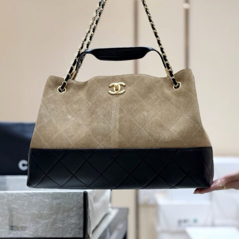 CHANEL 25A麂皮拼色Hobo👜 AS5657