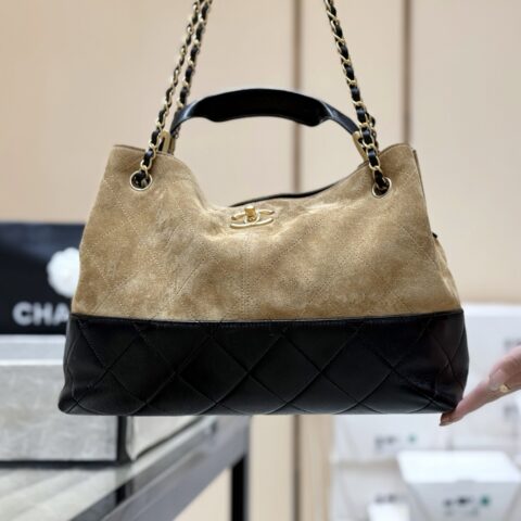 CHANEL 25A麂皮拼色Hobo👜 AS5634