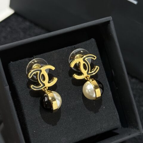 ❗️新品❗️ ☀️新款☑️ 香奈儿双C 金色半黑半白小球耳钉耳环