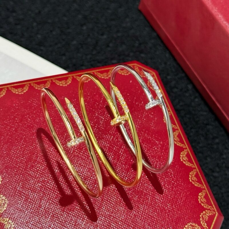 ❗️新品❗️  ☀️卡地亚LOVE Unlimited系列新款情侣👩🏻‍❤️‍👨🏻手链手镯 ☀️ (复制)