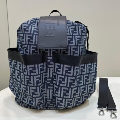 FENDI 中古老花双肩包超级大容量酷炫包  款号8583兰