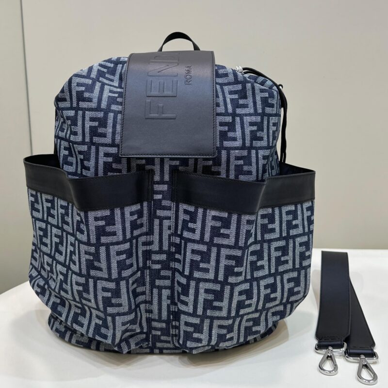 FENDI 中古老花双肩包超级大容量酷炫包  款号8583兰