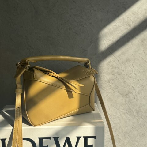 LOEWE puzzle新版沙漠黄🏜️ 0680