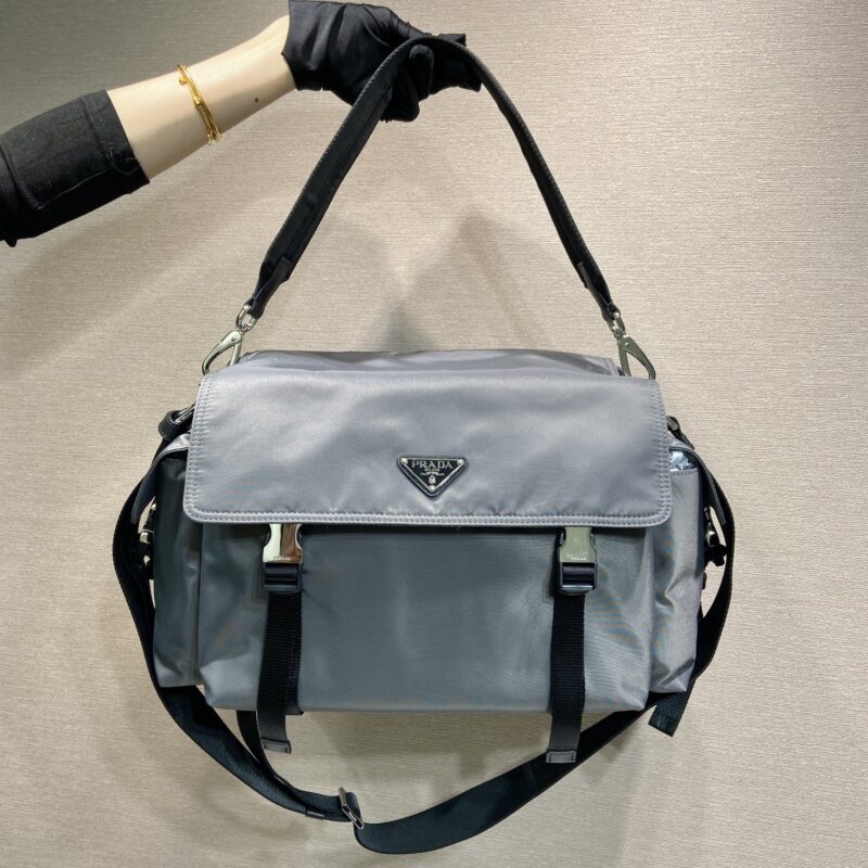 PRADA 新品邮包 2VD082水银色