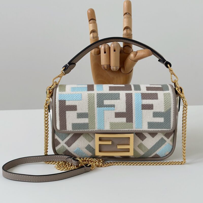 FENDI 火爆经典𝐁𝐚𝐠𝐮𝐞𝐭𝐭𝐞  款号0159BS