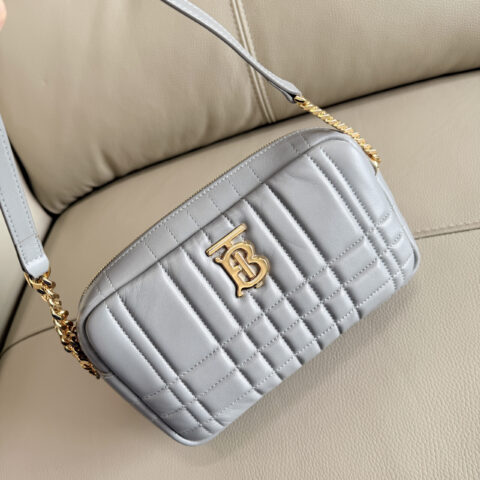 Burberry B家柔软别致的绗缝款「Lola – 萝纳相机包」灰色