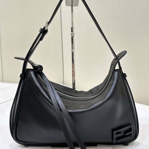 FENDI 新品Simply 款号8662AL