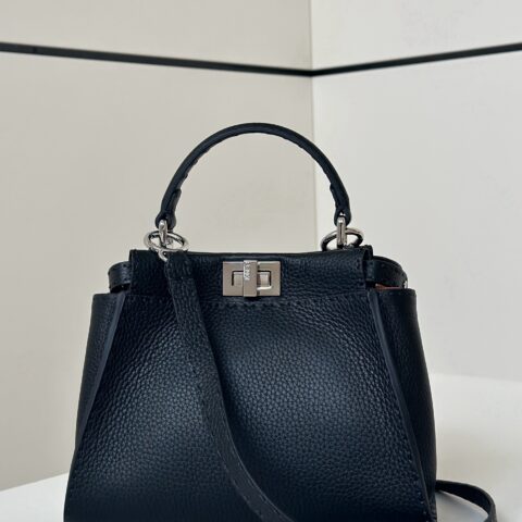 FENDI 经典peekaboo 款号:2590F