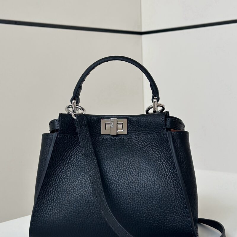 FENDI 经典peekaboo 款号:2590F