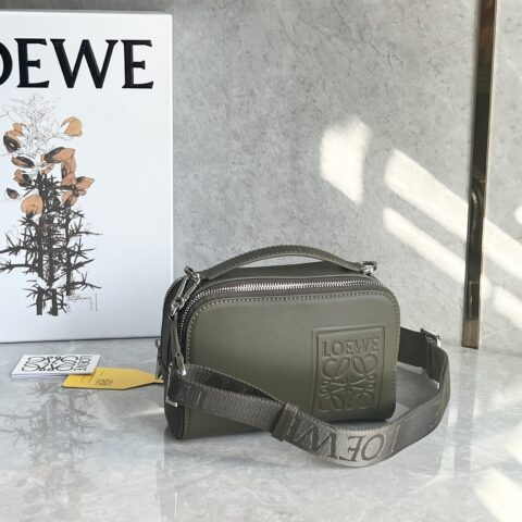 LOEWE 今年流行的横款版型 情侣款 0688