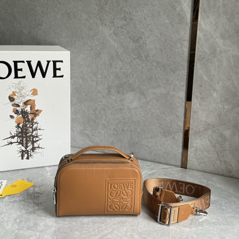 LOEWE 今年流行的横款版型 情侣款 0688