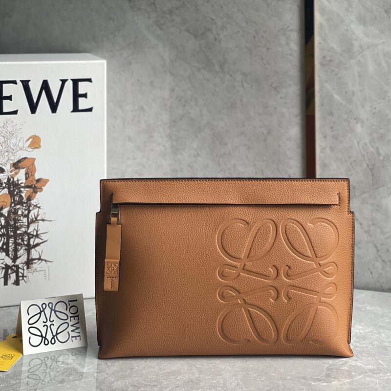 LOEWE 最新颗粒纹T pouch 系列手包 0219
