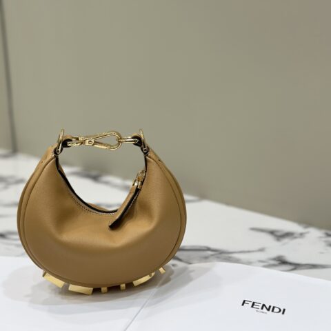 FENDI graphy迷你版、新一季腋下包 80056S