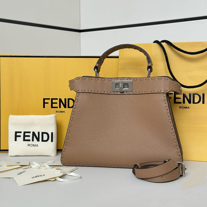 FENDI 最新𝐏𝐄𝐄𝐊𝐀𝐁𝐎𝐎小号手袋 款号80133
