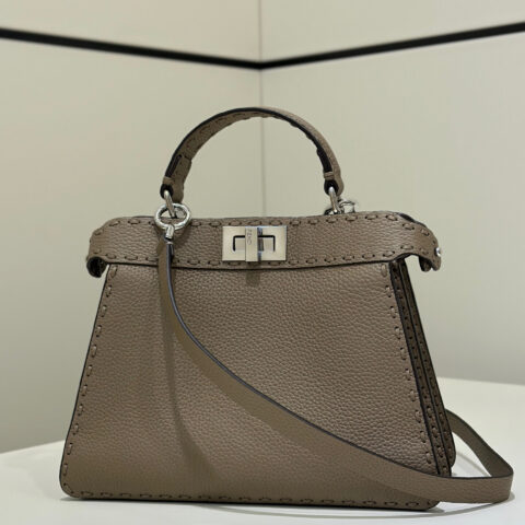 FENDI  最新𝐏𝐄𝐄𝐊𝐀𝐁𝐎𝐎小号手袋  款号80133AM