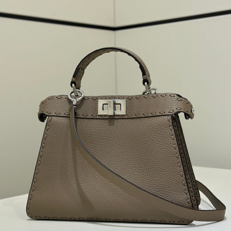 FENDI  最新𝐏𝐄𝐄𝐊𝐀𝐁𝐎𝐎小号手袋  款号80133AM