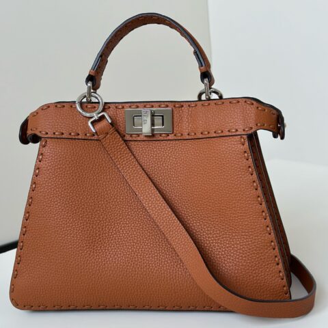 FENDI 最新𝐏𝐄𝐄𝐊𝐀𝐁𝐎𝐎小号手袋 款号80133