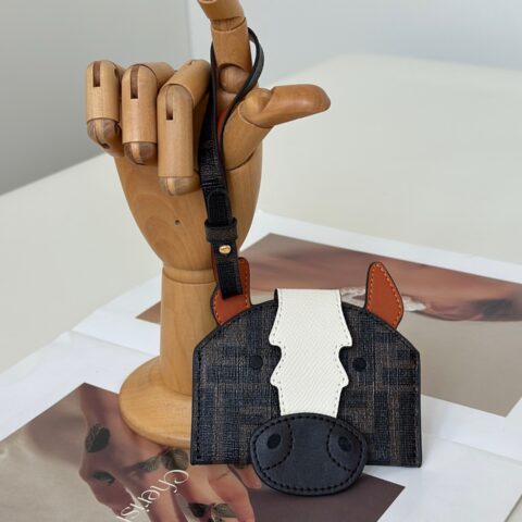 FENDI 全新动物系列卡包挂件 款号 66816