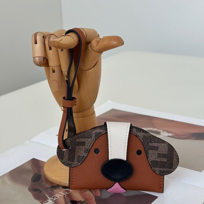 FENDI 全新动物系列卡包挂件 款号 66816