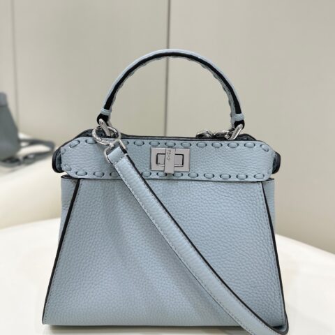 FENDI 简约大气款peekaboo 款号8615