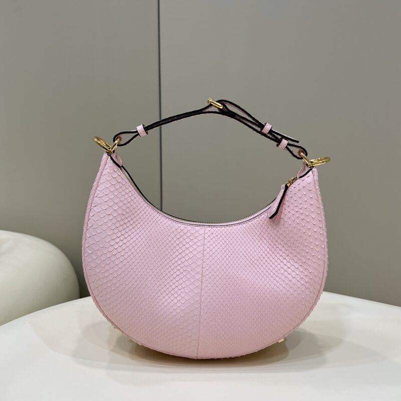 FENDI graphy 新一季腋下包拼色款 款号:80059粉蛇