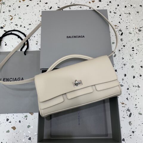 Balenciaga 新款 Bel Air Clutch 翻盖手拿包 款号:843943 浅粉
