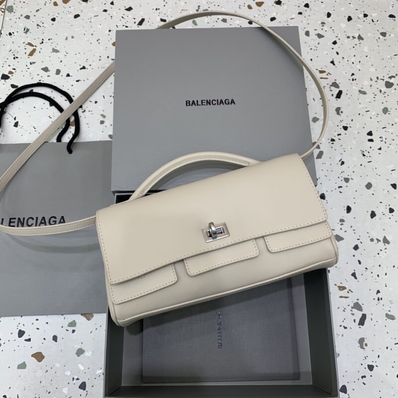 Balenciaga 新款 Bel Air Clutch 翻盖手拿包 款号:843943 浅粉