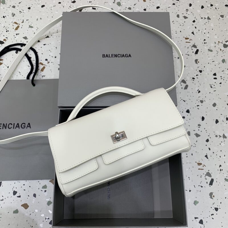 Balenciaga 新款 Bel Air Clutch 翻盖手拿包 款号:843943 白色