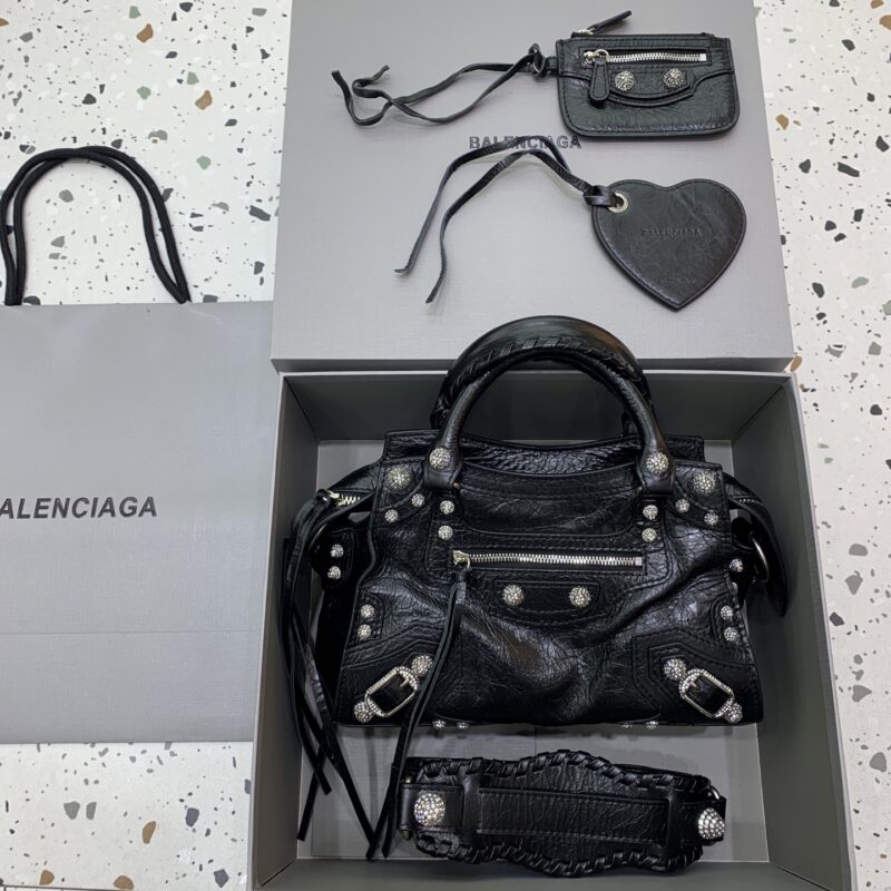 Balenciaga 最新款Neo cagole机车包 638515油蜡黑带钻