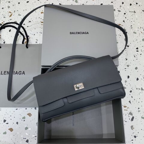 Balenciaga 新款 Bel Air Clutch 翻盖手拿包 款号:843943深灰色