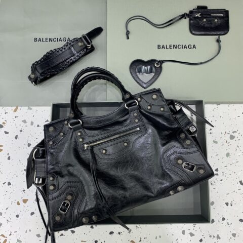 Balenciaga 最新款Neo cagole机车包 款号;638515黑色银扣