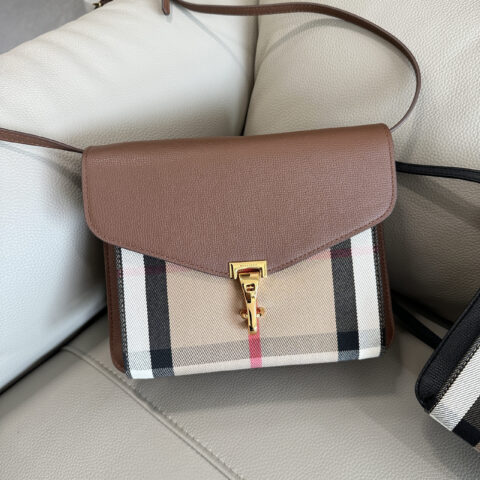 Burberry B家粒纹皮革拼 house 格纹斜背包