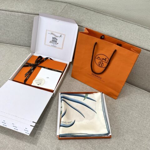 HERMES 『纵意驰骋90方巾』