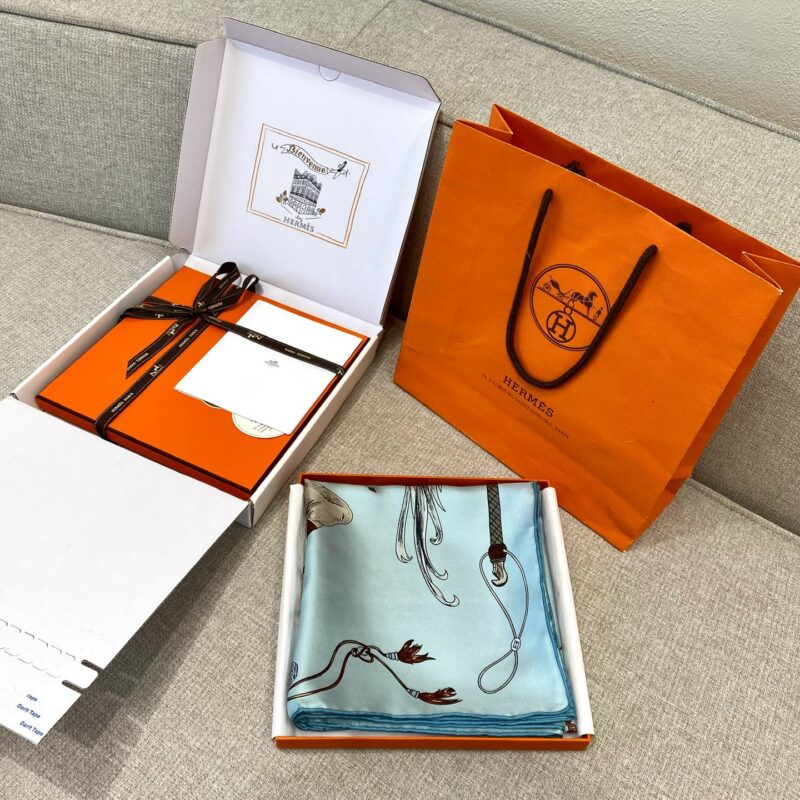 HERMES  『纵意驰骋90方巾』