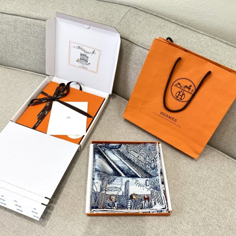 HERMES 『光之城90方巾 』