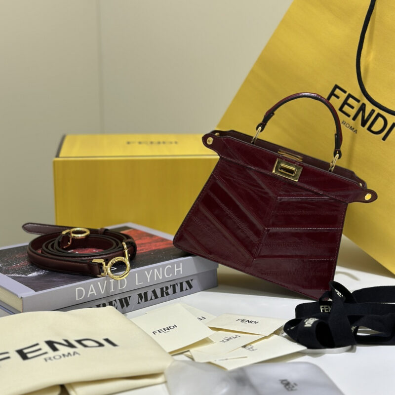 FENDI 全新系列ISeeU Petite 款号 8701