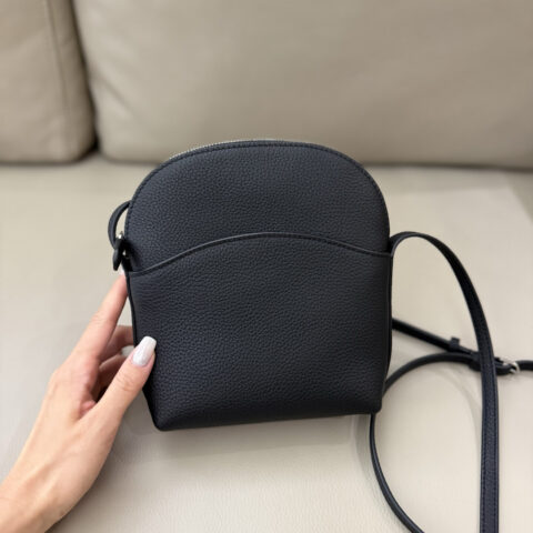 THE ROW Crossbody Bag 摔纹黑色 型号:TR1232