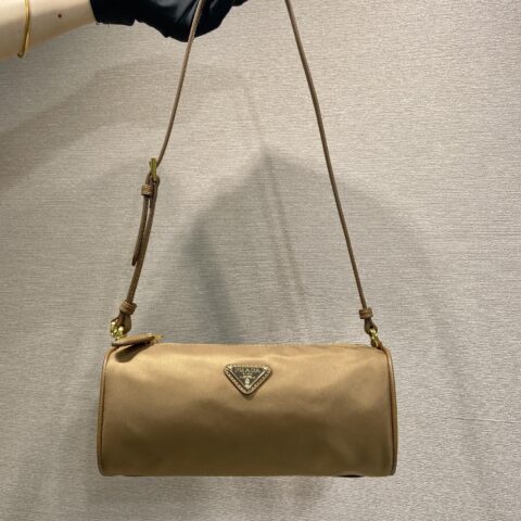 PRADA 新款腋下包 1NE058