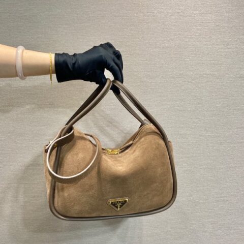 PRADA 新品 1BA451绒皮