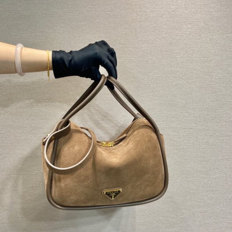 PRADA 新品 1BA451绒皮