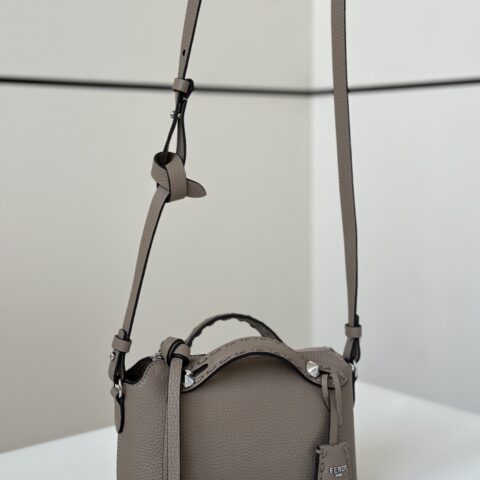 FENDI 新品 By The Way Selleria手袋 款号8668s