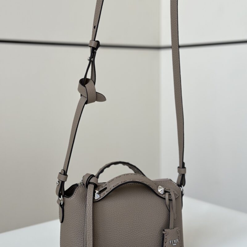 FENDI 新品 By The Way Selleria手袋 款号8668s